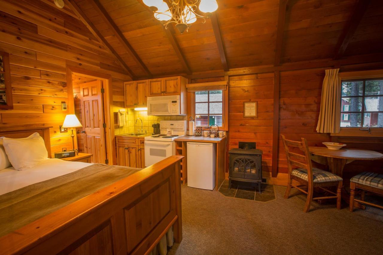 Paradise Lodge And Bungalows Lake Louise Exterior photo