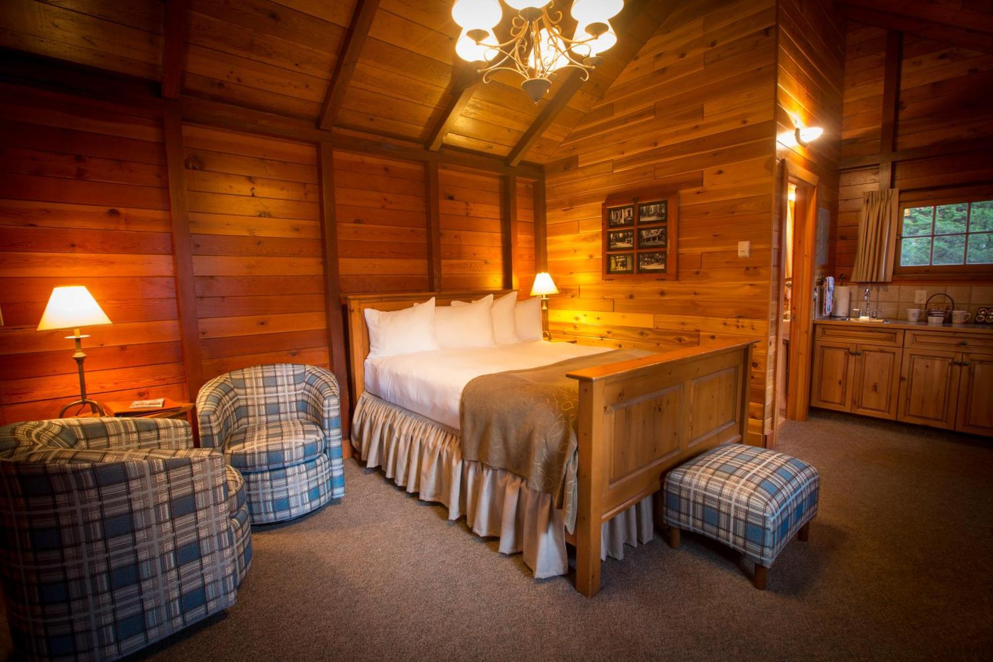 Paradise Lodge And Bungalows Lake Louise Exterior photo