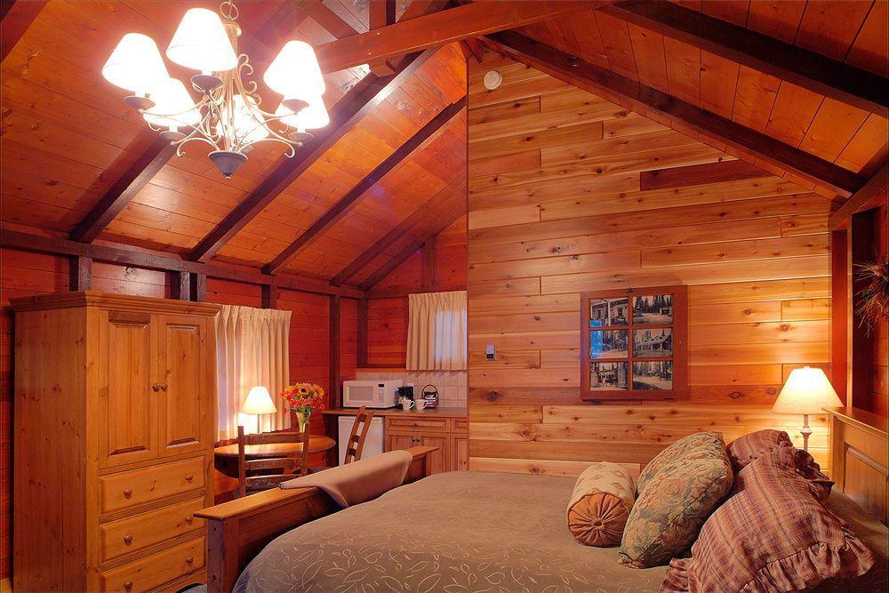 Paradise Lodge And Bungalows Lake Louise Exterior photo