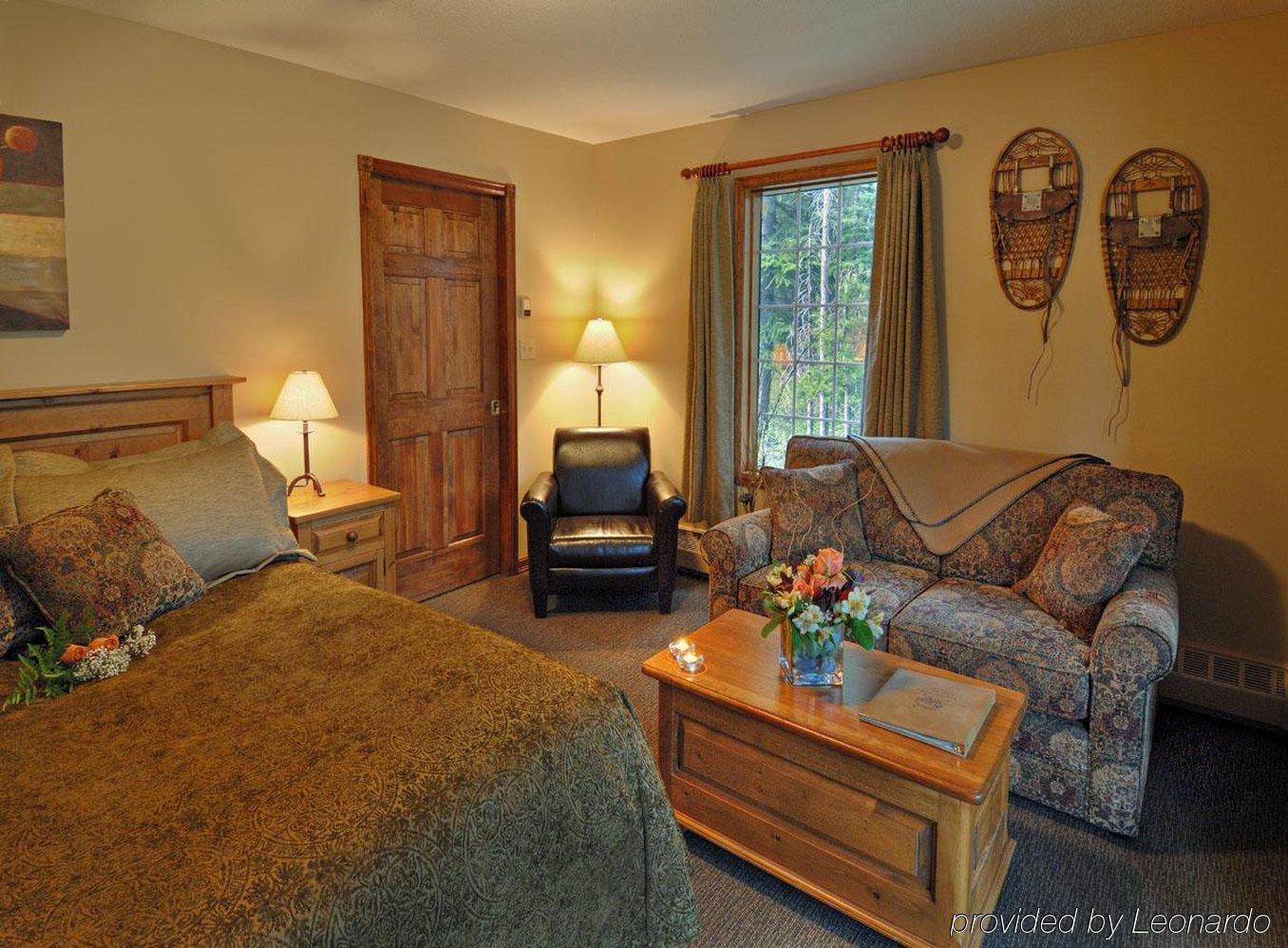 Paradise Lodge And Bungalows Lake Louise Room photo