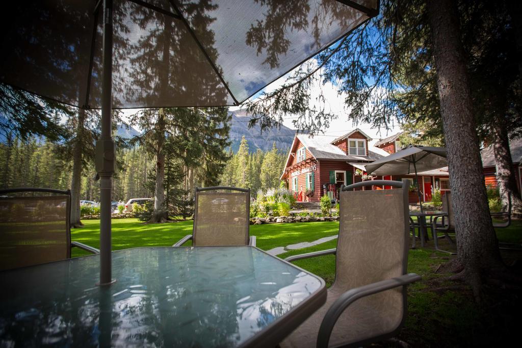 Paradise Lodge And Bungalows Lake Louise Exterior photo