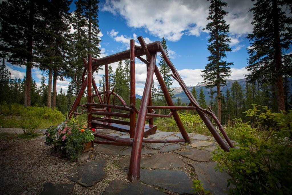 Paradise Lodge And Bungalows Lake Louise Exterior photo