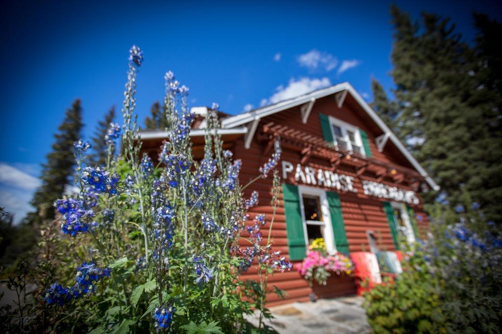 Paradise Lodge And Bungalows Lake Louise Exterior photo